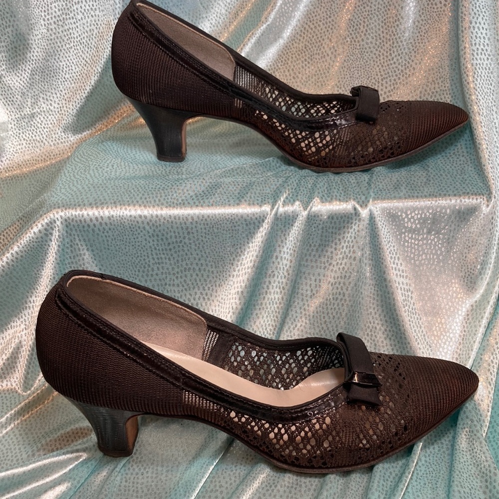 Vintage 50’s black mesh‎ low heels with bow. Leather bottoms box 3 9.5” insole